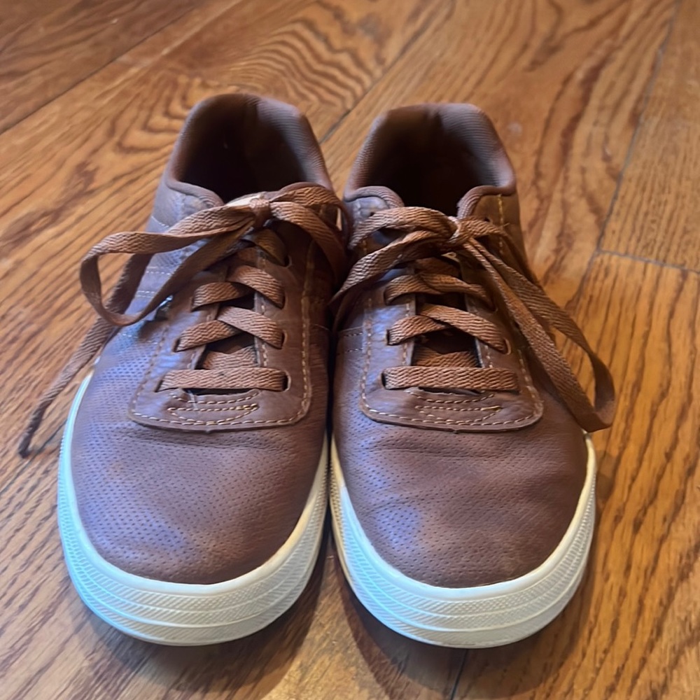 BASS Brown Sneakers.  Big boys.  Size 5